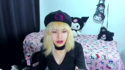 Azu Moure online show from November 7, 2:33 am