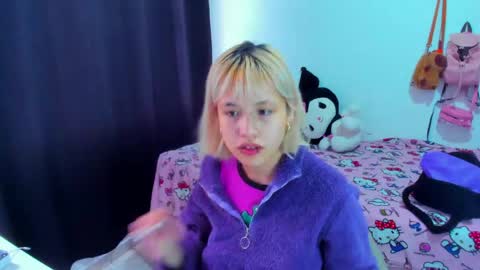 Azu Moure online show from April 22, 8:32 pm