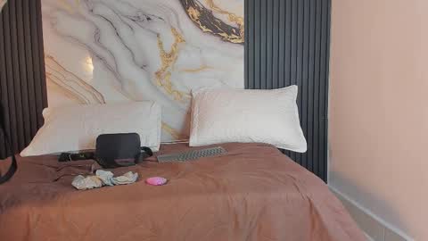  HONEY AZUL   online show from November 22, 10:25 am