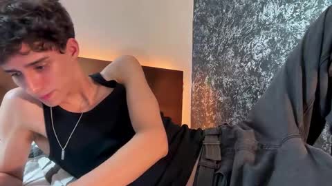 Snapshot of azulyfucsia chatting on October 28, 6:39 am nice boy online show from October 28, 6:39 am