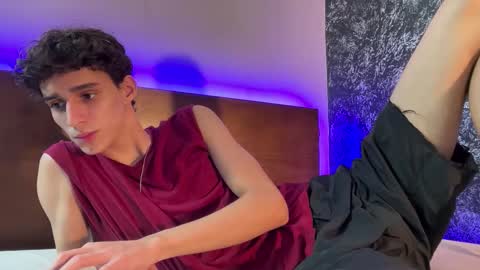 Snapshot of azulyfucsia chatting on October 30, 6:15 am nice boy online show from October 30, 6:15 am