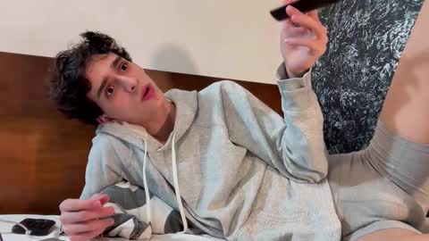 Snapshot of azulyfucsia chatting on December 3, 6:21 am nice boy online show from December 3, 6:21 am