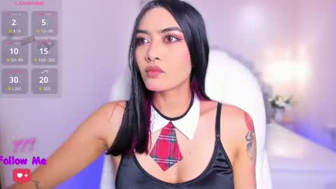 Azura online show from June 18, 7:07 pm