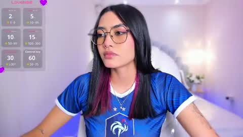 Azura online show from June 22, 7:33 pm