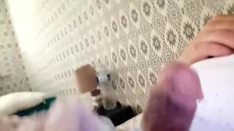 Snapshot of azze67 chatting on October 30, 8:16 am azze67 online show from October 30, 8:16 am