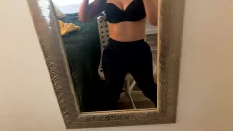 Snapshot of b8rb13 chatting on February 19, 12:35 am b8rb13 online show from February 19, 12:35 am