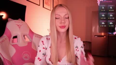 Snapshot of baaby_bon chatting on September 22, 12:29 pm Bonnie online show from September 22, 12:29 pm