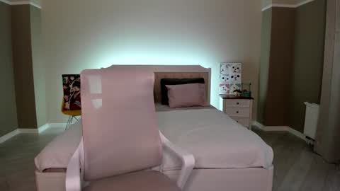 Monica online show from October 3, 12:40 am