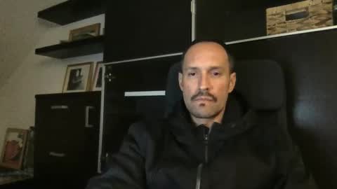 Snapshot of babakeror chatting on November 1, 2:02 am BKR online show from November 1, 2:02 am