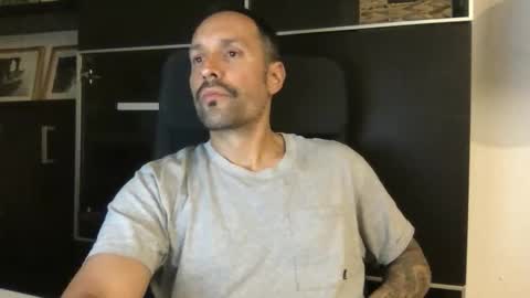 Snapshot of babakeror chatting on November 3, 12:46 am BKR online show from November 3, 12:46 am