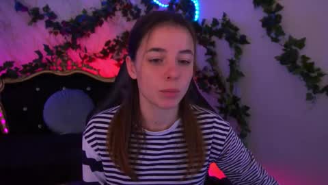 Snapshot of babe_dollie chatting on October 28, 8:18 am Babe online show from October 28, 8:18 am