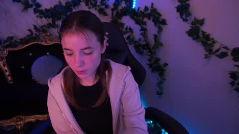 Snapshot of babe_dollie chatting on October 31, 8:15 am Babe online show from October 31, 8:15 am