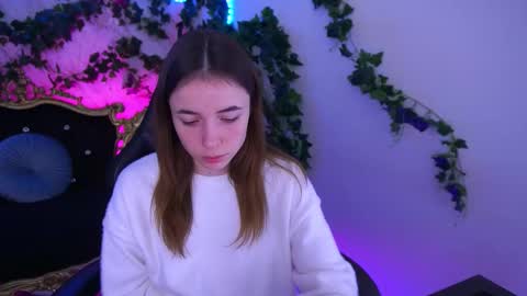 Snapshot of babe_dollie chatting on November 14, 8:57 am Babe online show from November 14, 8:57 am