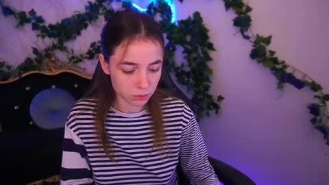 Snapshot of babe_dollie chatting on November 18, 8:30 am Babe online show from November 18, 8:30 am