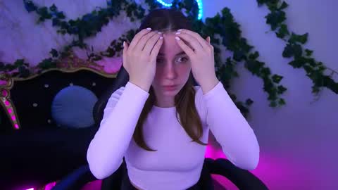 Snapshot of babe_dollie chatting on November 26, 8:37 am Babe online show from November 26, 8:37 am