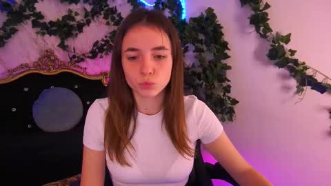 Snapshot of babe_dollie chatting on November 29, 8:28 am Babe online show from November 29, 8:28 am