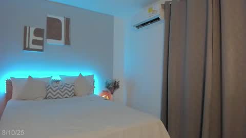 Snapshot of babesexy19_ chatting on October 8, 11:57 pm itzell online show from October 8, 11:57 pm