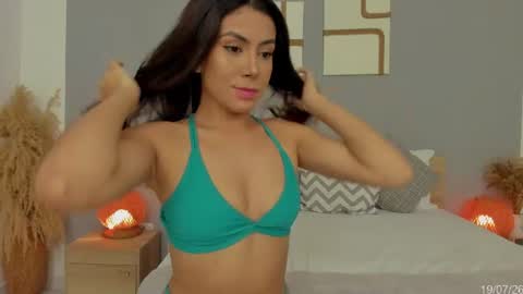 itzell  online show from July 20, 3:43 am