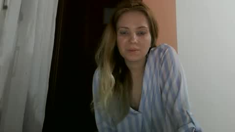 Snapshot of baby_blondee chatting on February 6, 6:44 pm Baby Blonde online show from February 6, 6:44 pm