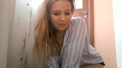 Snapshot of baby_blondee chatting on March 21, 11:04 am Baby Blonde online show from March 21, 11:04 am