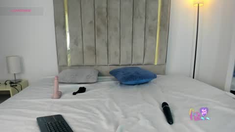 Snapshot of baby_miel chatting on June 15, 7:38 pm Miel online show from June 15, 7:38 pm