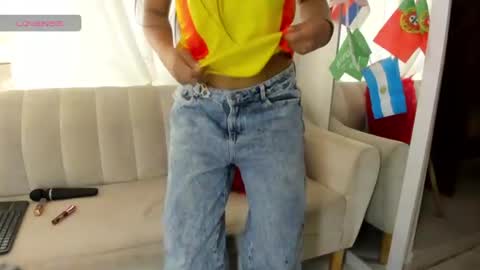 Snapshot of baby_miel chatting on June 27, 8:14 pm Miel online show from June 27, 8:14 pm