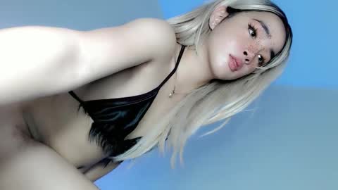 Snapshot of baby_sabrina19 chatting on January 9, 9:37 pm baby_sabrina19 online show from January 9, 9:37 pm
