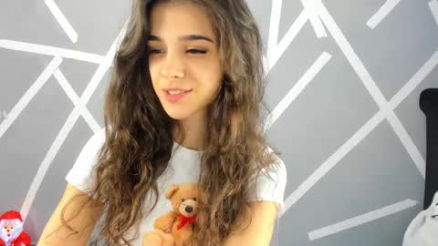 Snapshot of babyaylin chatting on December 4, 5:38 am Aylin online show from December 4, 5:38 am