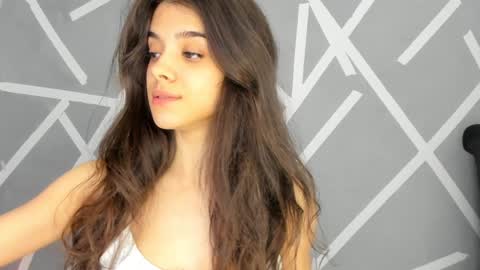 Snapshot of babyaylin chatting on December 19, 6:01 am Aylin online show from December 19, 6:01 am