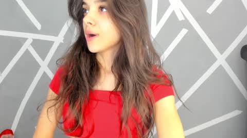 Snapshot of babyaylin chatting on December 21, 5:47 am Aylin online show from December 21, 5:47 am