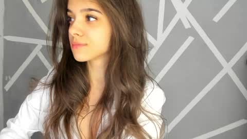 Snapshot of babyaylin chatting on January 3, 7:49 am Aylin online show from January 3, 7:49 am