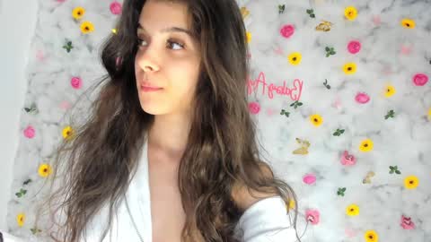 Snapshot of babyaylin chatting on February 26, 7:42 am Aylin online show from February 26, 7:42 am