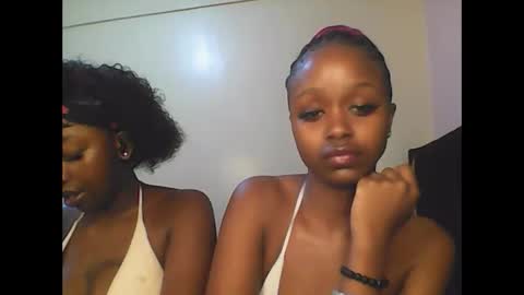 Snapshot of babybrown20 chatting on June 11, 4:21 am babybrown online show from June 11, 4:21 am