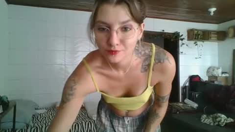 Snapshot of babydemon6 chatting on May 4, 2:46 pm babydemon6 online show from May 4, 2:46 pm