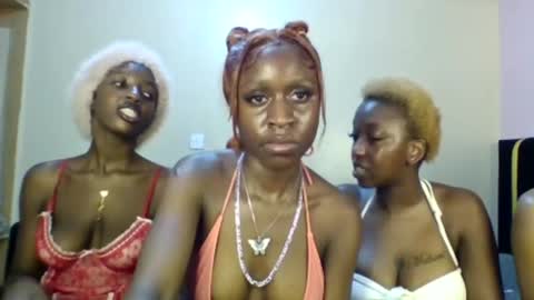 Snapshot of babydoll_230 chatting on June 27, 6:51 am Babydoll 230 online show from June 27, 6:51 am