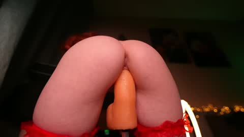 Snapshot of babydoll_laura chatting on December 20, 2:24 pm babydoll_laura online show from December 20, 2:24 pm