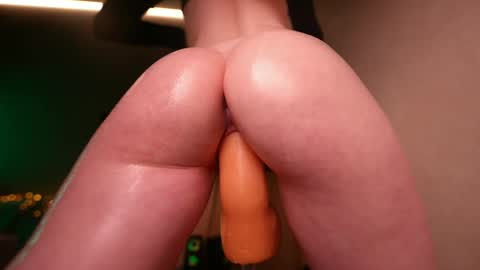 Snapshot of babydoll_laura chatting on April 10, 1:49 pm babydoll_laura online show from April 10, 1:49 pm