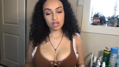 Snapshot of babyestelle1 chatting on August 3, 1:37 am bby estelle online show from August 3, 1:37 am