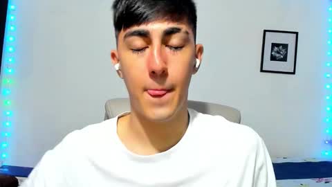 Snapshot of babymaik chatting on November 25, 10:04 am babymaik online show from November 25, 10:04 am