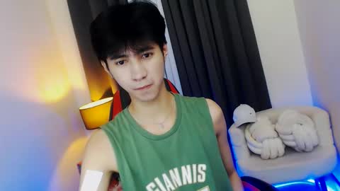 Snapshot of babymasterbater chatting on December 17, 8:15 pm call me james online show from December 17, 8:15 pm