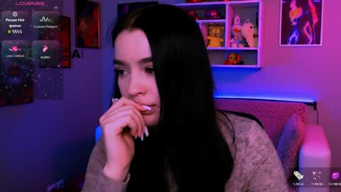 Mia online show from April 4, 7:22 pm