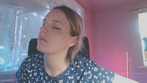 Snapshot of babymuro4ka chatting on March 9, 5:44 am Sonya online show from March 9, 5:44 am