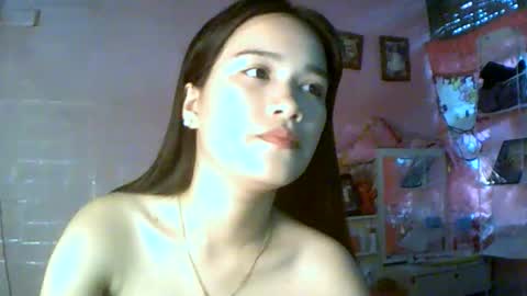 Snapshot of babypinaygirl chatting on June 11, 5:49 am babypinaygirl online show from June 11, 5:49 am