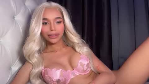 Snapshot of babysabrinaxx chatting on October 22, 7:24 pm babysabrinaxx online show from October 22, 7:24 pm