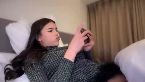 Snapshot of babysabrinaxx chatting on December 15, 8:40 am babysabrinaxx online show from December 15, 8:40 am