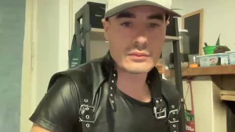 Snapshot of bach77 chatting on December 16, 7:32 pm bach online show from December 16, 7:32 pm