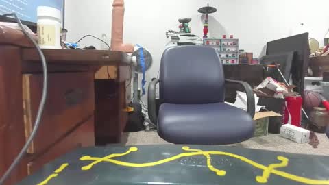 Snapshot of bad_boy4u2abuse chatting on October 11, 6:12 am bad_boy4u2abuse online show from October 11, 6:12 am