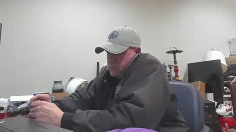 Snapshot of bad_boy4u2abuse chatting on December 15, 5:44 am bad_boy4u2abuse online show from December 15, 5:44 am