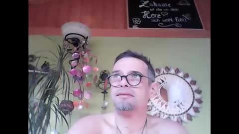 Snapshot of badboy2406 chatting on February 20, 7:55 am badboy2406 online show from February 20, 7:55 am