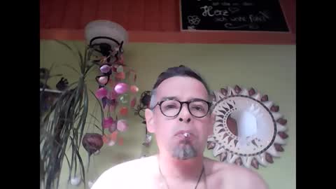 Snapshot of badboy2406 chatting on February 23, 7:33 am badboy2406 online show from February 23, 7:33 am